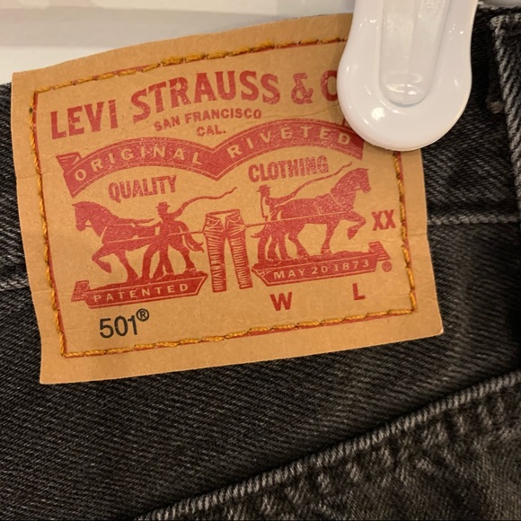 Levi’s 501 Original Shorts in Black - Picture 6 of 6